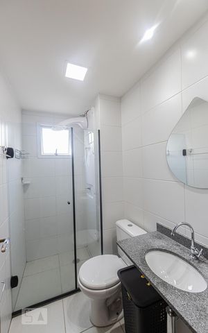 Apartamento à venda com 47m², 2 quartos e 1 vaga Apartamento à venda com 47m², 2 quartos e 1 vagaBanheiro Social