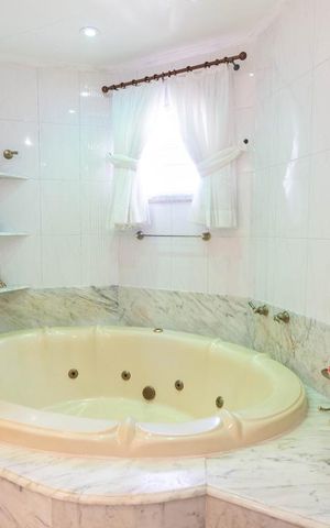 Apartamento à venda com 425m², 4 quartos e 7 vagas Apartamento à venda com 425m², 4 quartos e 7 vagasBanheiro