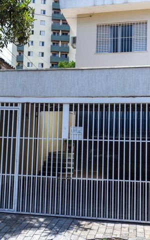Casa à venda com 180m², 4 quartos e 2 vagasFachada