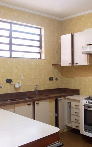 Casa à venda com 350m², 4 quartos e 4 vagas Casa à venda com 350m², 4 quartos e 4 vagasCOZINHA