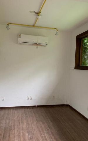 Casa de condomínio à venda com 180m², 4 quartos e sem vaga Casa de condomínio à venda com 180m², 4 quartos e sem vagaQuarto externo
