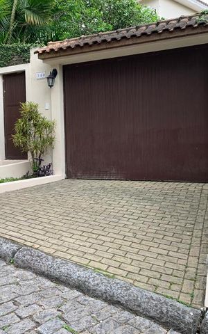 Casa de condomínio à venda com 180m², 4 quartos e sem vaga