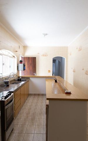 Casa à venda com 175m², 2 quartos e 2 vagas Casa à venda com 175m², 2 quartos e 2 vagasCozinha