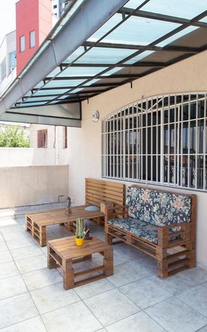 Casa à venda com 175m², 2 quartos e 2 vagas Casa à venda com 175m², 2 quartos e 2 vagasSacada