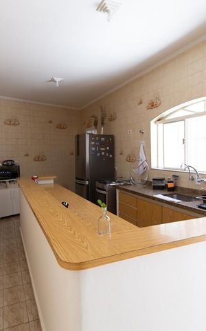 Casa à venda com 175m², 2 quartos e 2 vagas Casa à venda com 175m², 2 quartos e 2 vagasCozinha