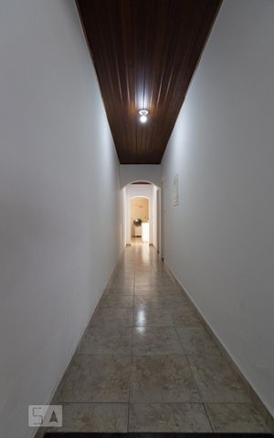 Casa à venda com 175m², 2 quartos e 2 vagas Casa à venda com 175m², 2 quartos e 2 vagasCorredor