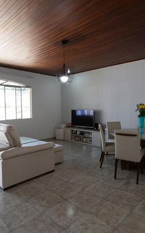 Casa à venda com 175m², 2 quartos e 2 vagas Casa à venda com 175m², 2 quartos e 2 vagasSala
