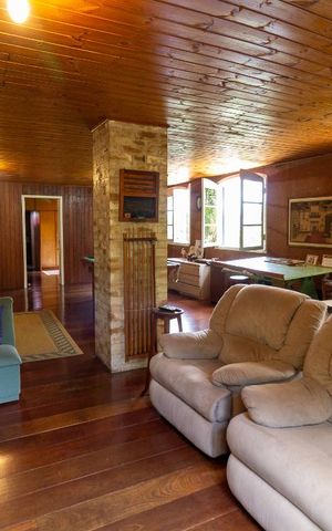 Casa à venda com 580m², 4 quartos e 5 vagasSalão