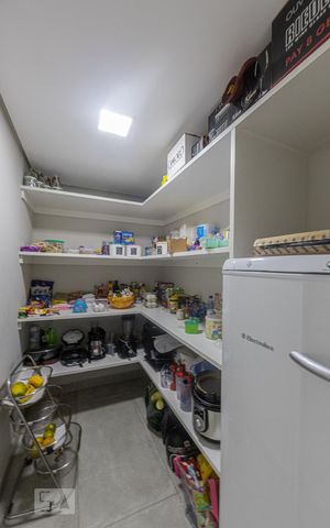 Apartamento à venda com 180m², 4 quartos e 3 vagas Apartamento à venda com 180m², 4 quartos e 3 vagasdispensa