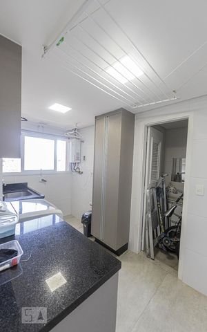 Apartamento à venda com 180m², 4 quartos e 3 vagas Apartamento à venda com 180m², 4 quartos e 3 vagasÁrea de Serviço