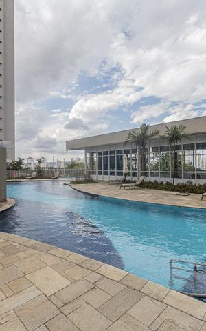 Apartamento à venda com 180m², 4 quartos e 3 vagas Apartamento à venda com 180m², 4 quartos e 3 vagasÁrea comum - Piscina