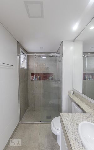 Apartamento à venda com 180m², 4 quartos e 3 vagas Apartamento à venda com 180m², 4 quartos e 3 vagasBanheiro da Suite 3
