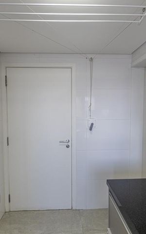 Apartamento à venda com 180m², 4 quartos e 3 vagas Apartamento à venda com 180m², 4 quartos e 3 vagasÁrea de Serviço