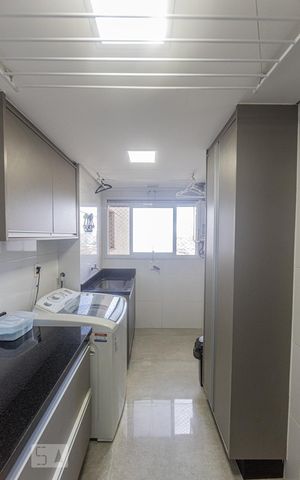 Apartamento à venda com 180m², 4 quartos e 3 vagas Apartamento à venda com 180m², 4 quartos e 3 vagasÁrea de Serviço