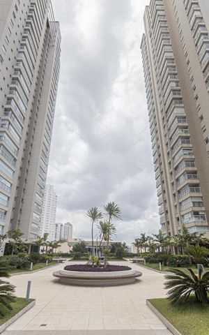 Apartamento à venda com 180m², 4 quartos e 3 vagas Apartamento à venda com 180m², 4 quartos e 3 vagasÁrea comum - Piscina