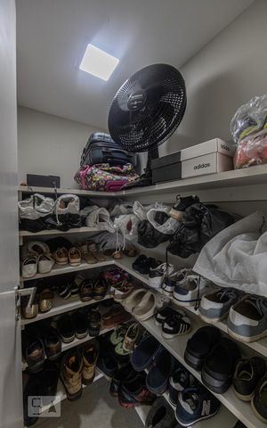 Apartamento à venda com 180m², 4 quartos e 3 vagas Apartamento à venda com 180m², 4 quartos e 3 vagasVaranda gourmet