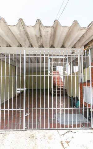 Casa para alugar com 140m², 2 quartos e 2 vagasFachada