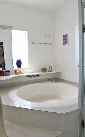 Casa à venda com 500m², 6 quartos e 5 vagasBanheiro da Suíte 2
