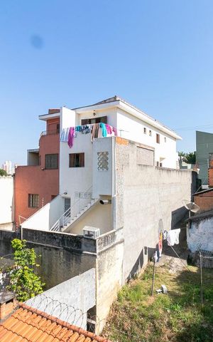 Casa para alugar com 138m², 3 quartos e 5 vagasSuíte - Varanda