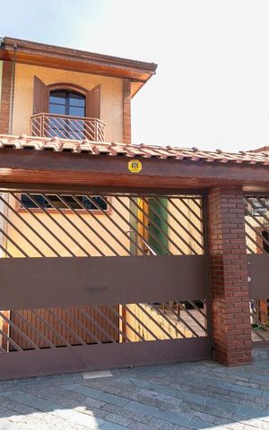 Casa para alugar com 138m², 3 quartos e 5 vagasFachada