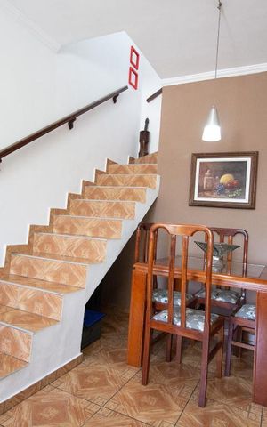 Casa à venda com 174m², 4 quartos e 2 vagasSala