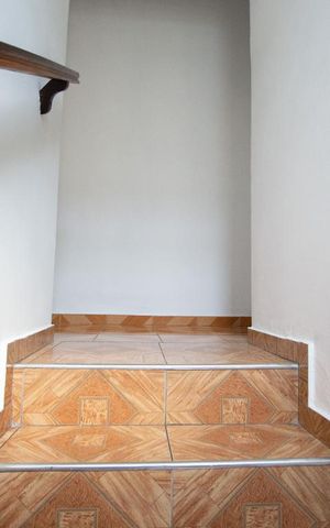 Casa à venda com 174m², 4 quartos e 2 vagasEscada