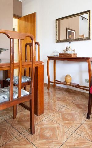 Casa à venda com 174m², 4 quartos e 2 vagasSala