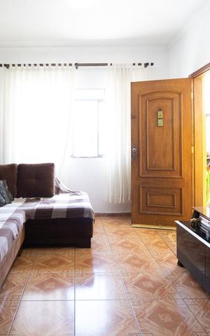 Casa à venda com 174m², 4 quartos e 2 vagasSala