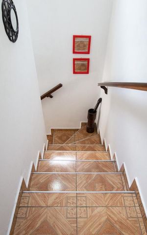 Casa à venda com 174m², 4 quartos e 2 vagasEscada