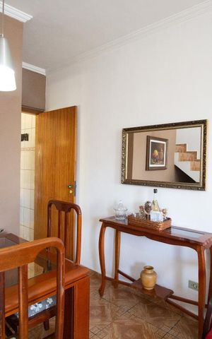 Casa à venda com 174m², 4 quartos e 2 vagasSala