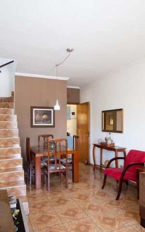 Casa à venda com 174m², 4 quartos e 2 vagasSala