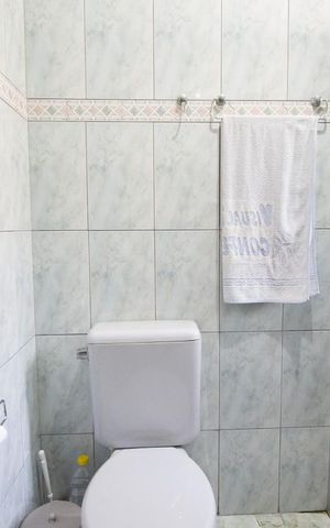 Casa à venda com 174m², 4 quartos e 2 vagasBanheiro