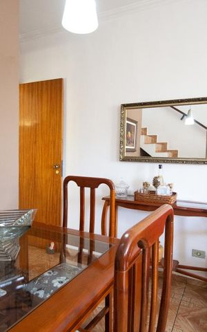 Casa à venda com 174m², 4 quartos e 2 vagasSala