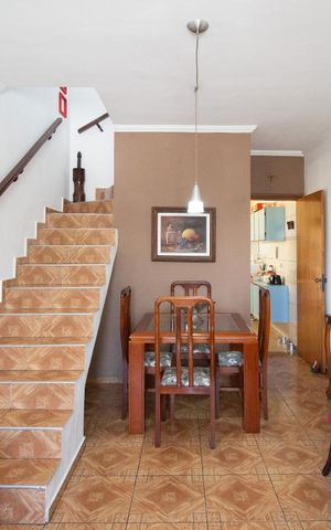 Casa à venda com 174m², 4 quartos e 2 vagasSala