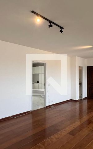 Apartamento à venda com 126m², 4 quartos e 2 vagas Apartamento à venda com 126m², 4 quartos e 2 vagasSala