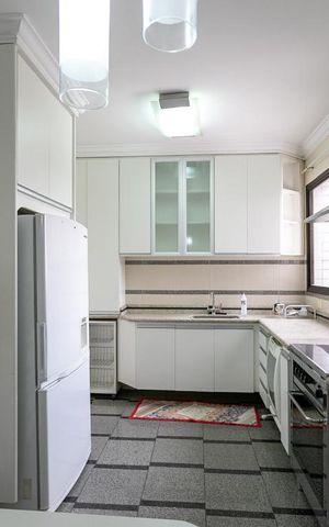 Apartamento à venda com 320m², 3 quartos e 4 vagas Apartamento à venda com 320m², 3 quartos e 4 vagasCozinha