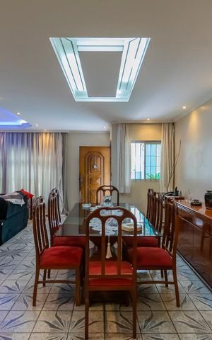 Casa à venda com 295m², 3 quartos e 2 vagas1o. Andar - Sala