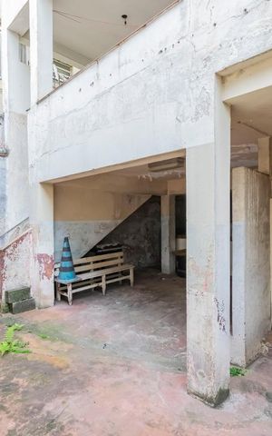 Casa à venda com 295m², 3 quartos e 2 vagas1o. Andar - Fundos