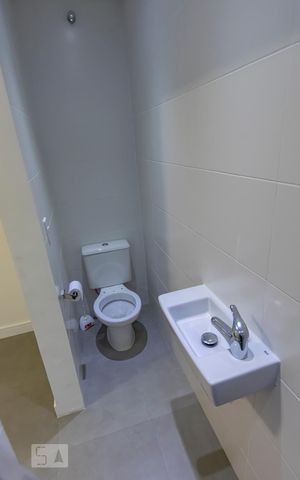 Casa à venda com 215m², 3 quartos e 2 vagas1o. Andar - Banheiro de serviço