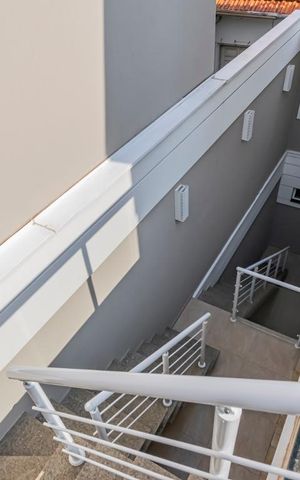 Casa à venda com 215m², 3 quartos e 2 vagasFundos - Escadas