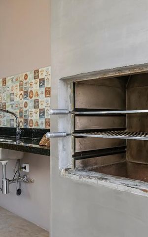 Casa à venda com 215m², 3 quartos e 2 vagasFundos (Cobertura) - Churrasqueira