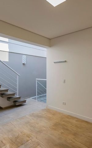 Casa à venda com 215m², 3 quartos e 2 vagasFundos (2o. Andar) - Área de serviço (Apoio)