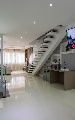 Casa à venda com 215m², 3 quartos e 2 vagas1o. Andar - Sala