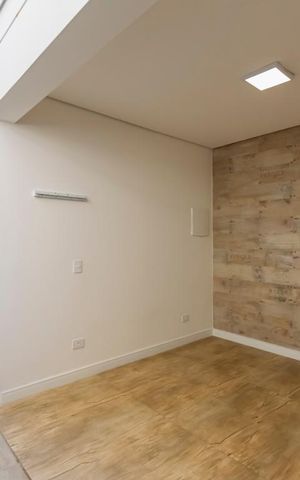Casa à venda com 215m², 3 quartos e 2 vagasFundos (2o. Andar) - Área de serviço (Apoio)
