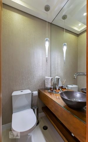 Casa à venda com 215m², 3 quartos e 2 vagas1o. Andar - Lavabo