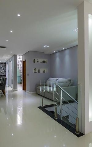 Casa à venda com 215m², 3 quartos e 2 vagas1o. Andar - Sala