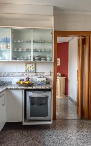 Apartamento à venda com 187m², 3 quartos e 3 vagas Apartamento à venda com 187m², 3 quartos e 3 vagasCozinha
