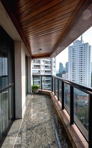 Apartamento à venda com 187m², 3 quartos e 3 vagas Apartamento à venda com 187m², 3 quartos e 3 vagasVaranda