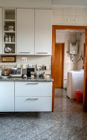 Apartamento à venda com 187m², 3 quartos e 3 vagas Apartamento à venda com 187m², 3 quartos e 3 vagasCozinha