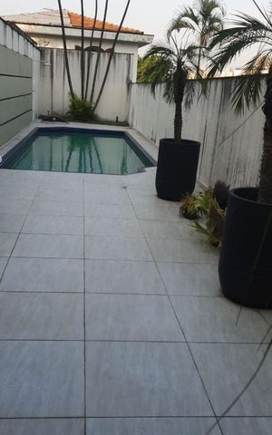 Casa à venda com 310m², 3 quartos e 4 vagas Casa à venda com 310m², 3 quartos e 4 vagasPiscina
